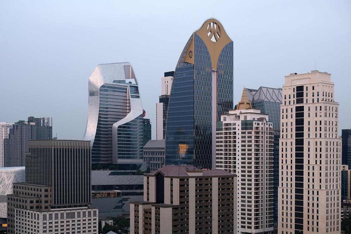 Bangkok rooftop bar skyline