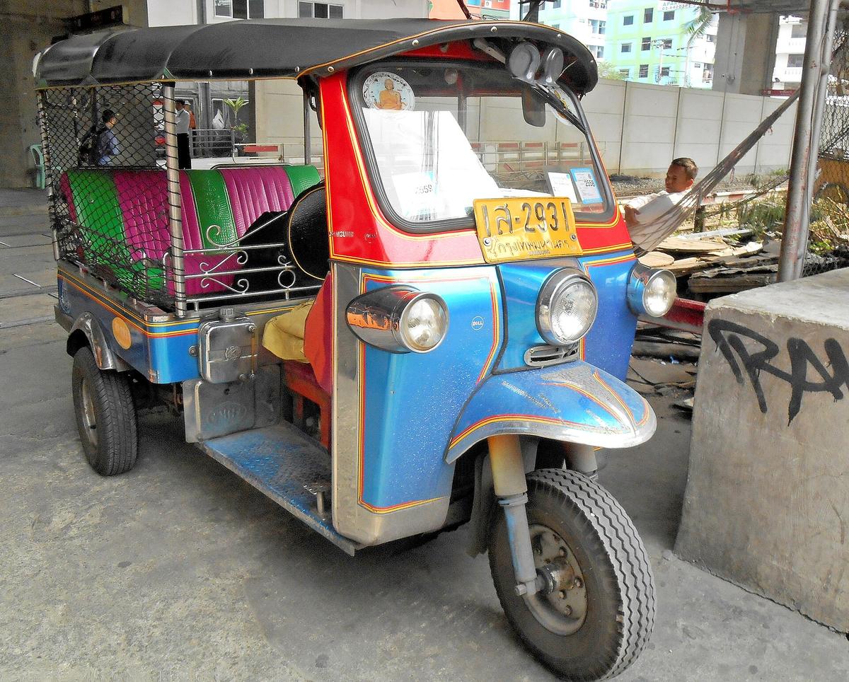 Bangkok tuk tuk street