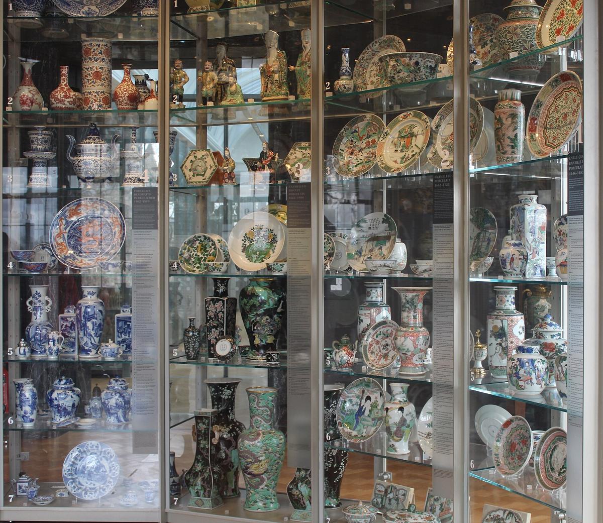 Chinese ceramics museum display