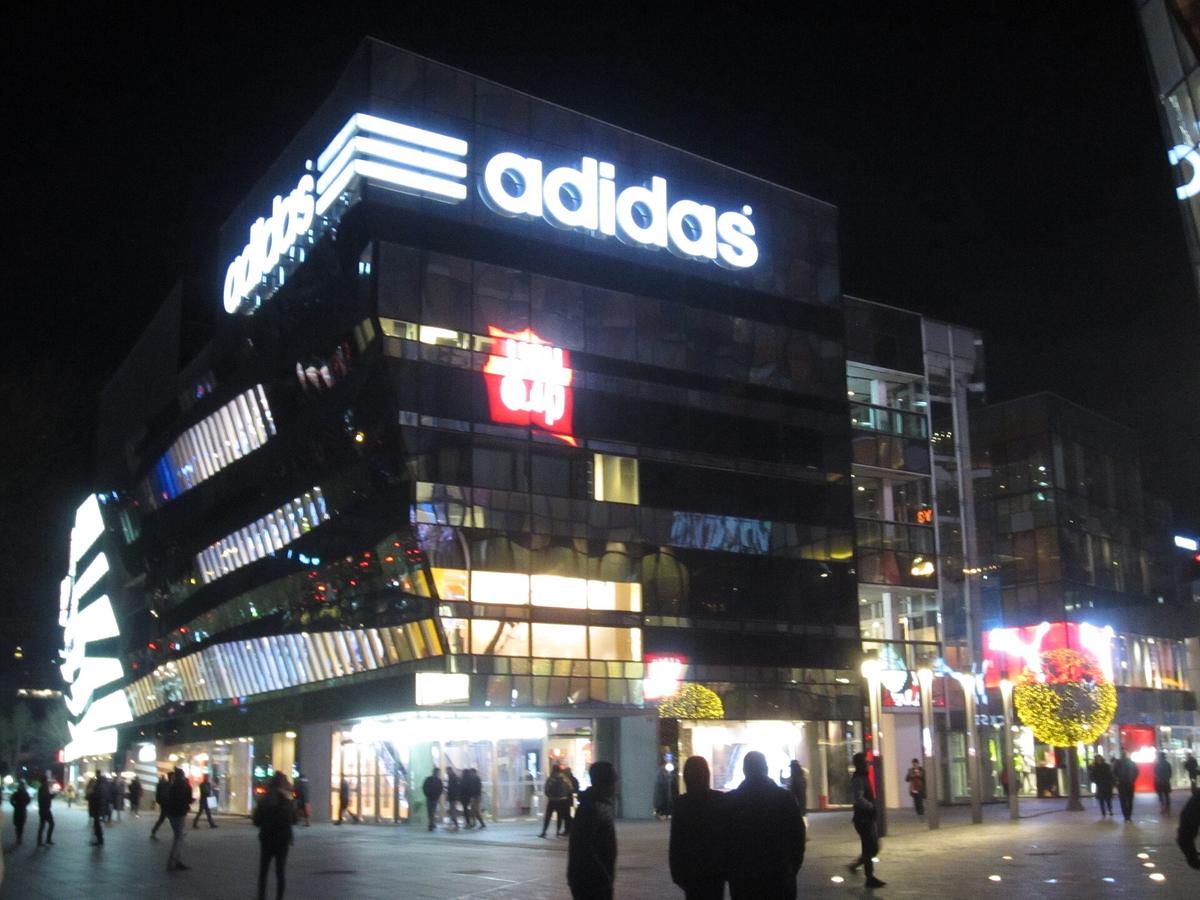 Sanlitun Taikoo Li Beijing night