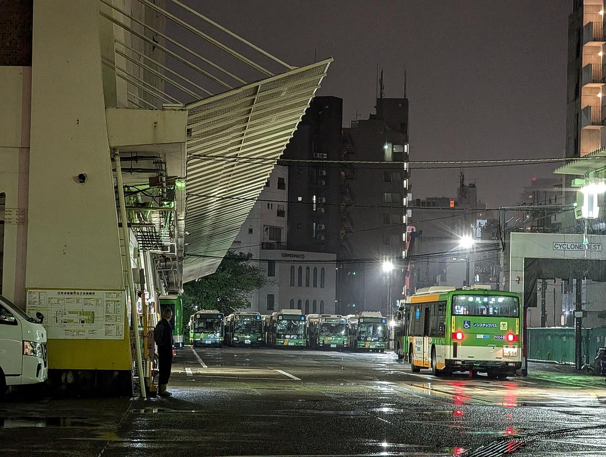 night bus Tokyo street