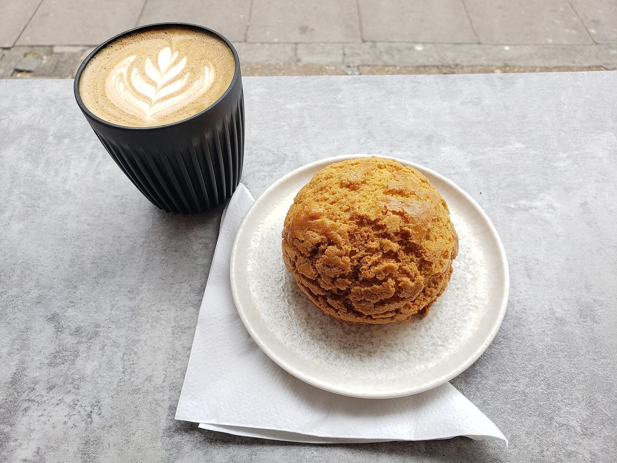 Hong Kong pineapple bun