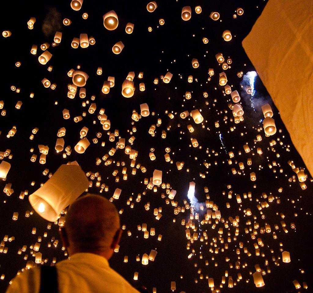 Yi Peng lantern festival Chiang Mai