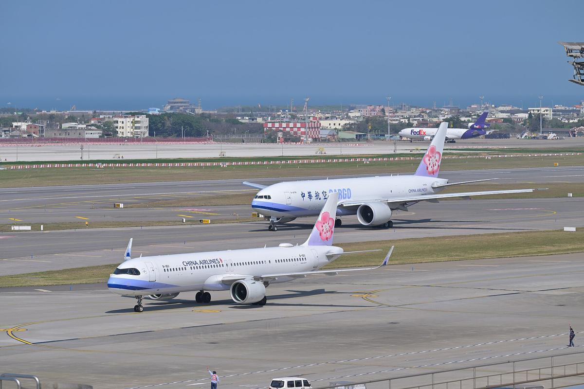 widebody aircraft at gate