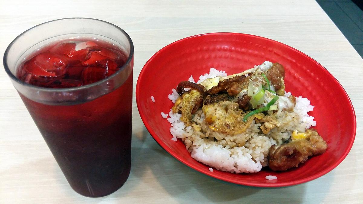 Oyakodon, the chicken and egg rice bowl