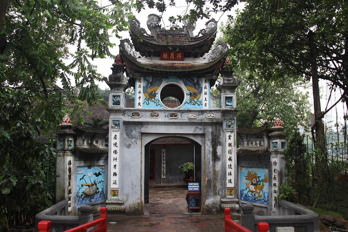 Hoan Kiem lake Hanoi Ngoc Son temple