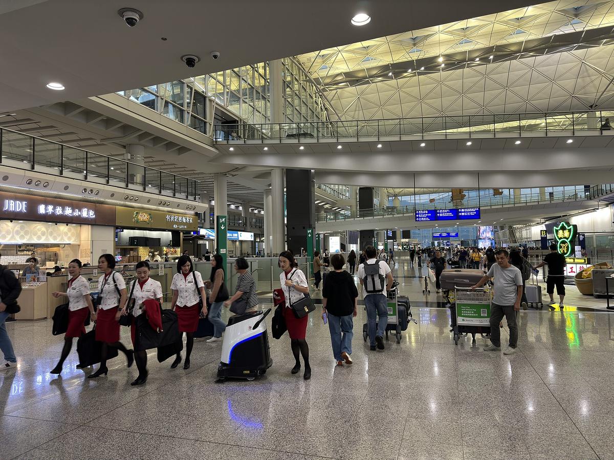 Hong Kong airport arrivals hall