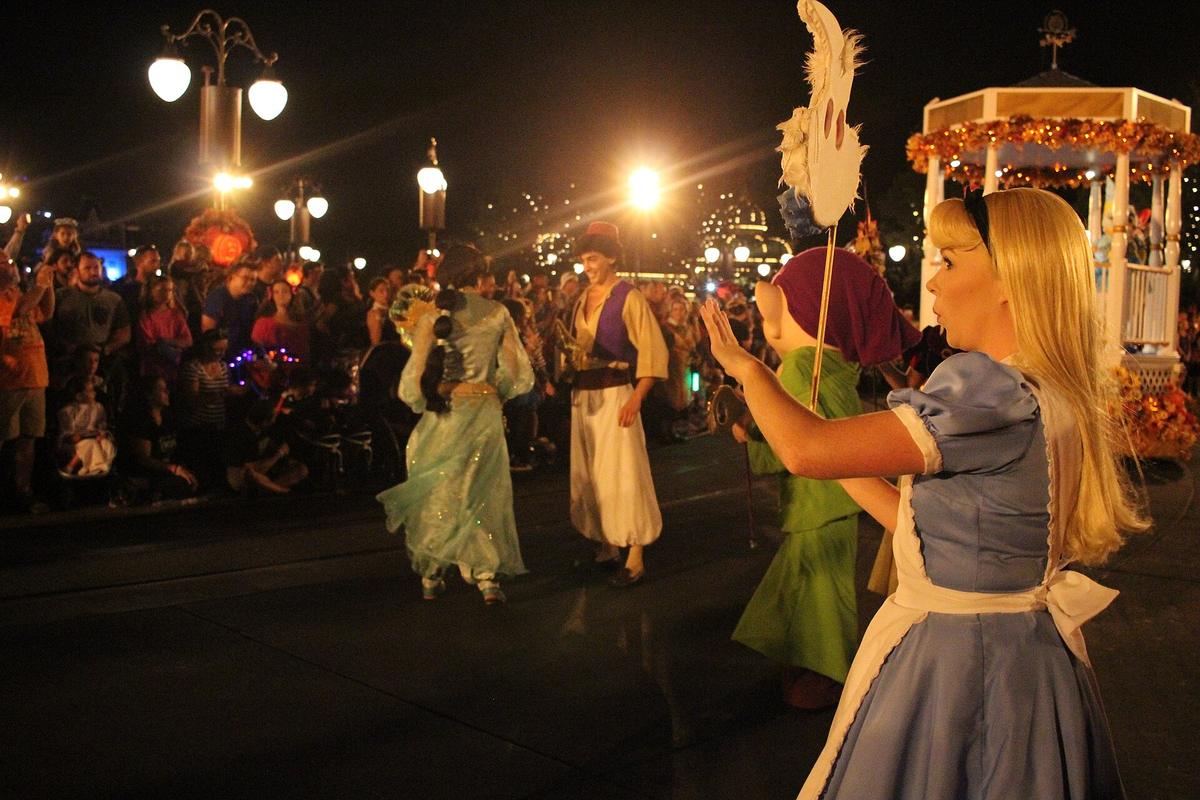 theme park parade characters