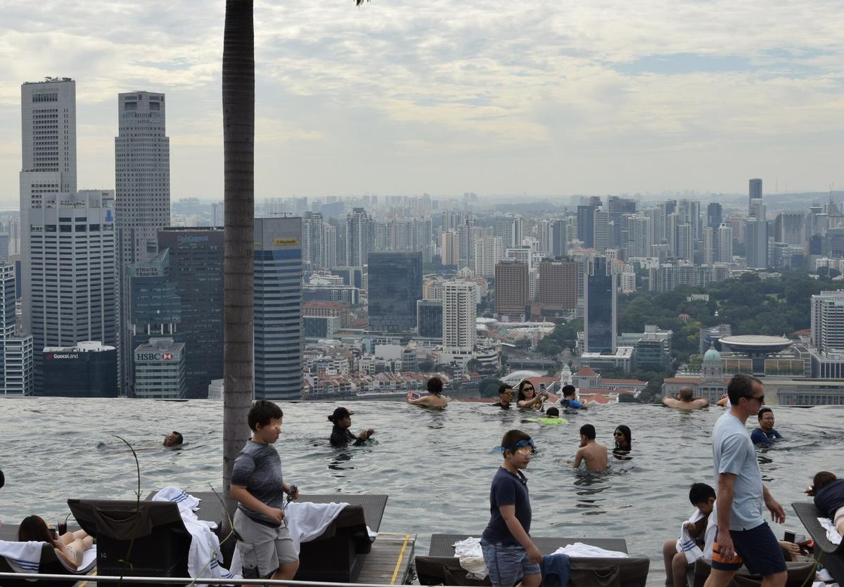 hotel infinity pool Singapore
