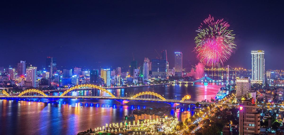 Da Nang Dragon Bridge river night