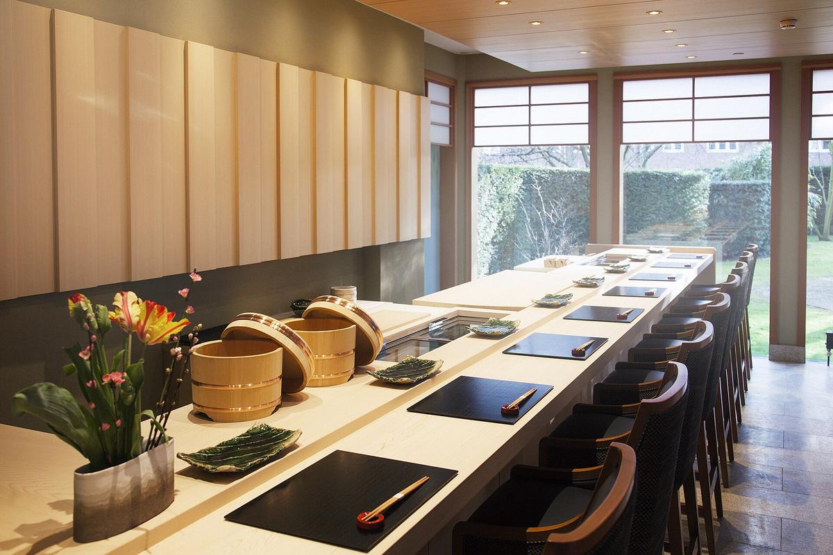 Japanese counter restaurant sushi