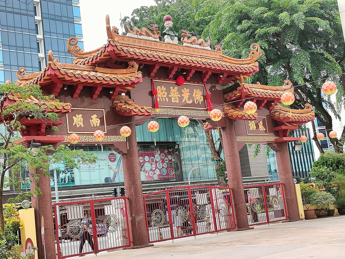 Quality Hotel Marlow: Kwan Im Tng Temple at Balestier Road
