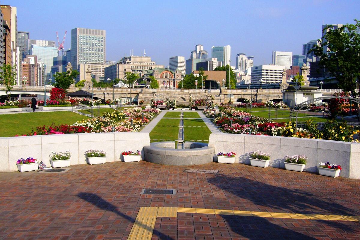 Nakanoshima park rose garden Osaka