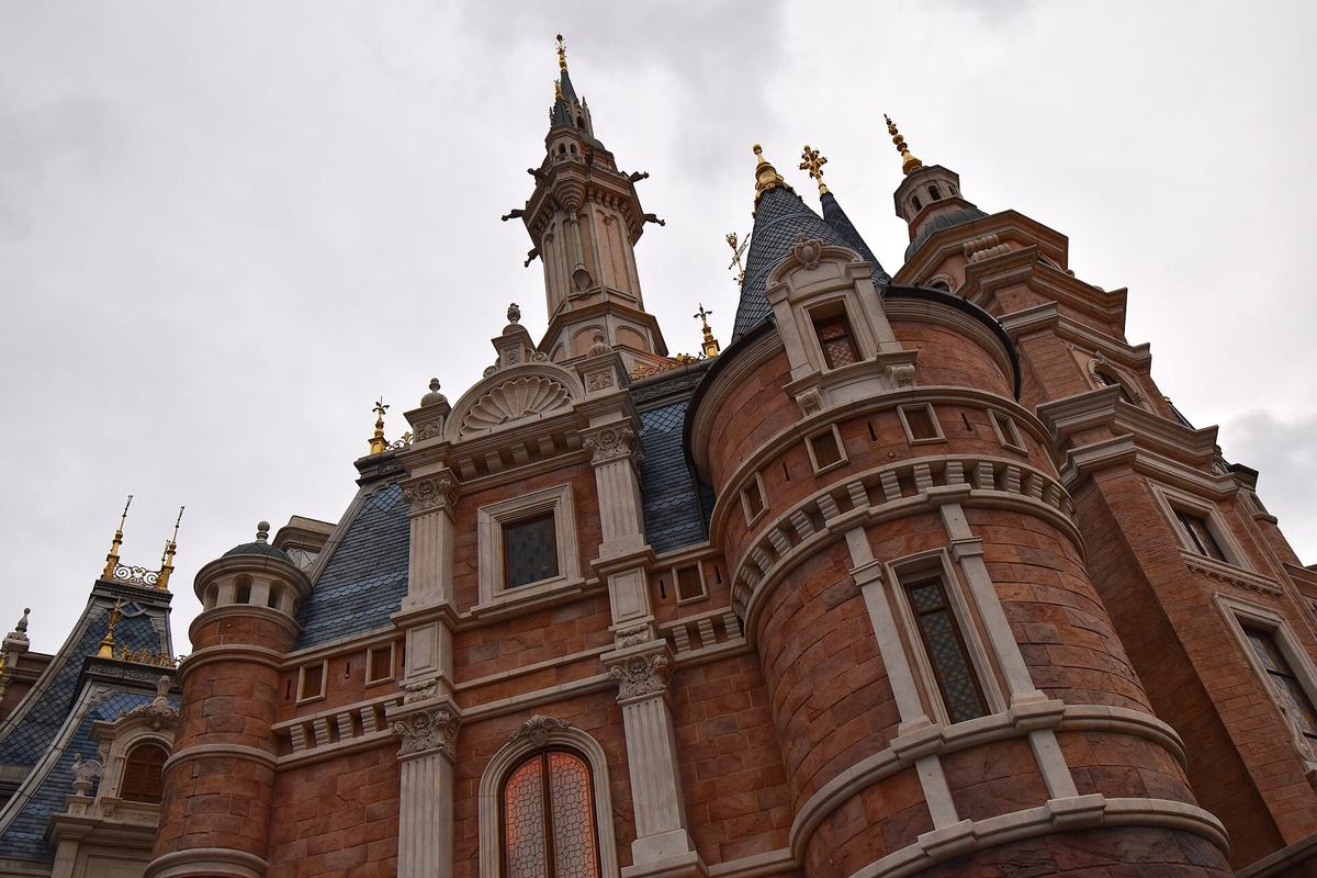 Shanghai Disneyland castle