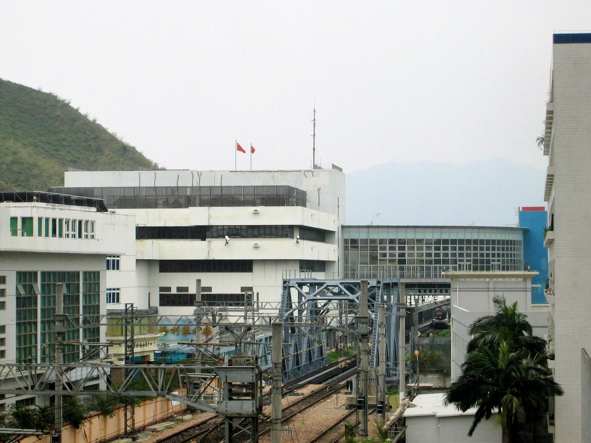 Lo Wu border crossing Shenzhen