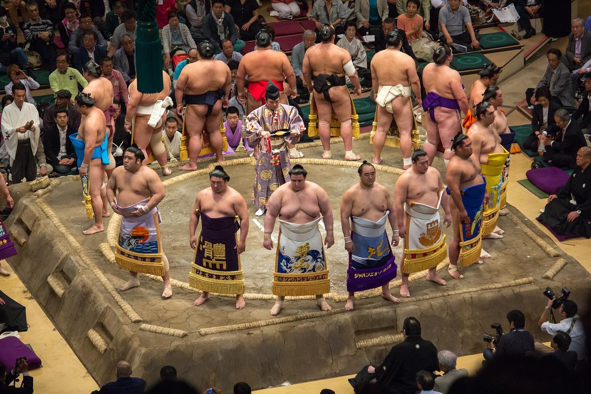 sumo wrestlers ring Tokyo tournament