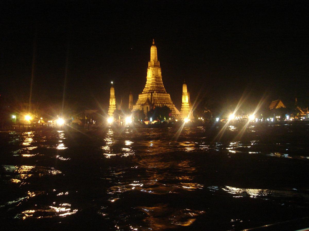 Wat Arun night illuminated river