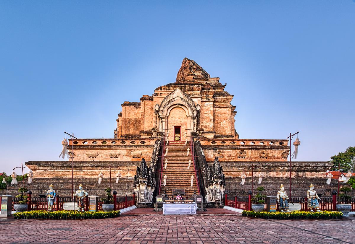 Wat Chedi Luang Chiang Mai ruined chedi